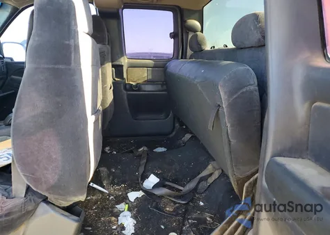 2001 Chevrolet Silverado C1500 z USA, uszkodzony, nr VIN 2GCEC19T911279485